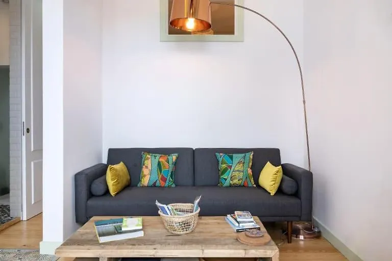 Apartment Ferienwohnung Guestready - Contemporary Apt In Central Lisboa