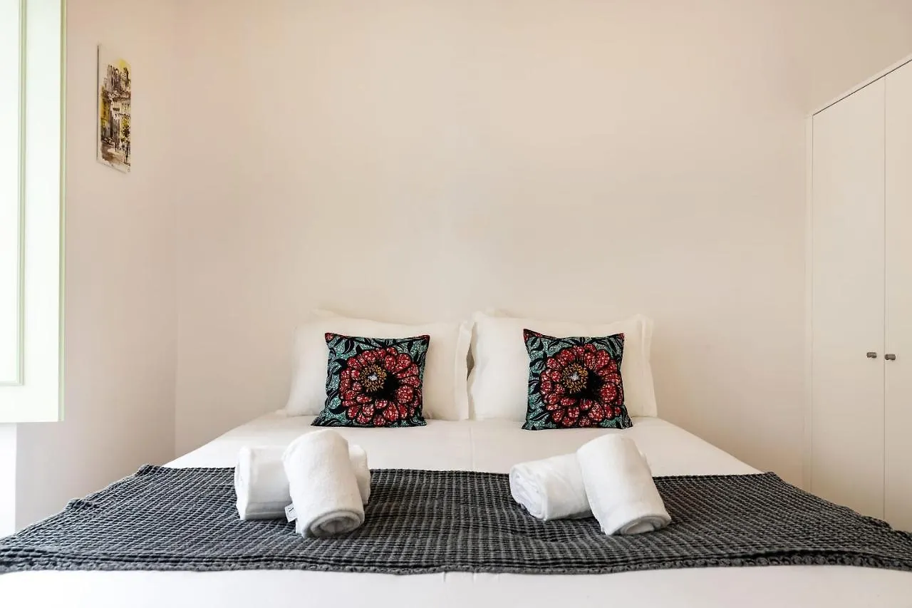 Appartamento Guestready - Contemporary Apt In Central Lisbona